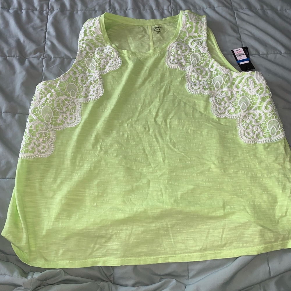 Crown & Ivy top